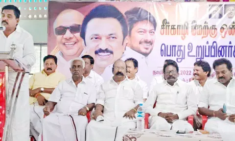 கூட்டத்தில் மாவட்ட செயலாளர் நிவேதா.முருகன் எம்.எல்.ஏ. பேசினார்.