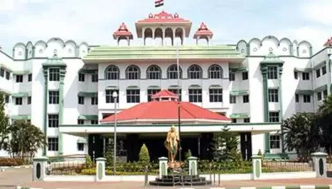 நெல்லை மருத்துவ கல்லூரிக்கு ரூ.2 லட்சம் செலுத்த வேண்டும்- குட்கா வழக்கில் கைதானவர்களுக்கு ஐகோர்ட்டு உத்தரவு