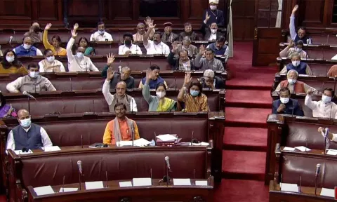 பழங்குடியினர் பட்டியலில் நரிக்குறவர், குருவிக்காரர்கள் சேர்ப்பு- மாநிலங்களவையிலும் மசோதா நிறைவேறியது