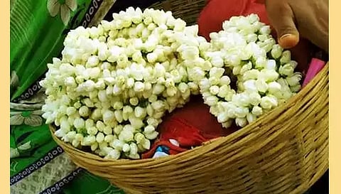 மல்லிகை பூக்கள் ரூ.2,500-க்கு விற்பனை