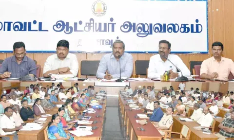 கூட்டத்தில் மாவட்ட கண்காணிப்பு அலுவலர் ஆனந்த் பேசினார்.&nbsp;