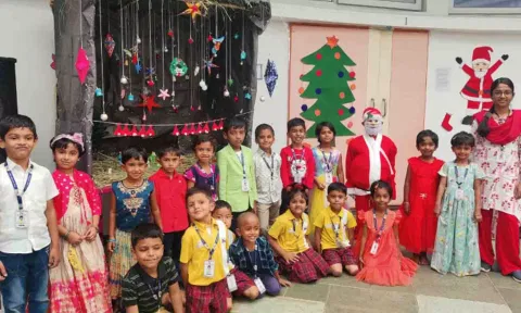 யங் இண்டியா பப்ளிக் பள்ளியில் கிறிஸ்துமஸ் தினவிழா கொண்டாடடப்பட்ட காட்சி.&nbsp; &nbsp;