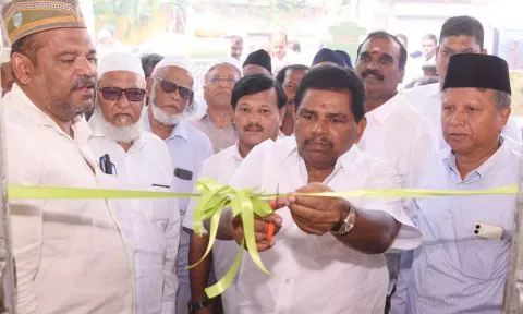காயல்பட்டினத்தில் அமைச்சர் அனிதா ராதாகிருஷ்ணன் இ-சேவை மையத்தை திறந்து வைத்த போது எடுத்த படம்.