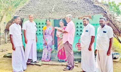 குடிசை வீடுகள் கணக்கெடுக்கும் பணி நடைபெற்றது.