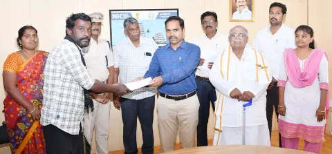 முன்னாள் கைதிகளின் மறுவாழ்வுக்கான நிதியுதவிகளை கலெக்டர் மதுசூதன்ரெட்டி வழங்கினார்.