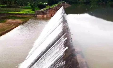 முழு கொள்ளளவை எட்டிய வள்ளிமதுரை வரட்டாறு அணை.
