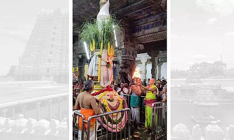 கொடிமரத்திற்கு தீபாராதனை நடைபெற்றபோது எடுத்த படம்.