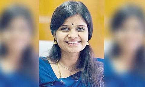 கலெக்டர் காயத்ரி கிருஷ்ணன்.