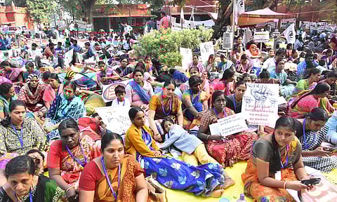 3-வது நாளாக நீடிக்கும் ஆசிரியர்கள் போராட்டம்: பேச்சுவார்த்தைக்கு அரசு அழைப்பு