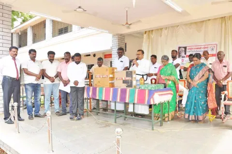பழைய மாணவர் சங்க ஆண்டு விழா நடந்த போது எடுத்தபடம்.