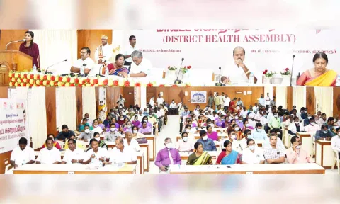 கூட்டத்தில் கலெக்டர் காயத்ரி கிருஷ்ணன் பேசினார்.