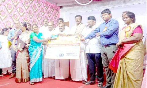 தஞ்சையில் மகளிர் சுயஉதவிக்குழுக்களுக்கு வங்கி கடன் வழங்கப்பட்டது.