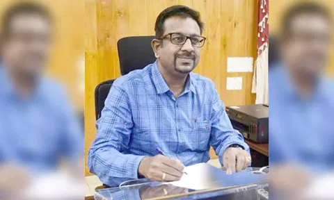 கலெக்டர் தினேஷ் பொன்ராஜ் ஆலிவர்.