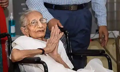 பிரதமர் மோடியின் தாயார் ஹீராபென் காலமானார்