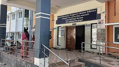 ஓமலூர் அரசு மருத்துவமனையில் முக கவசம் பற்றாக்குறை