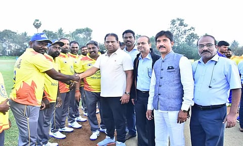 வேலூரில் ஐ.சி.பி.எல். கிரிக்கெட் போட்டி