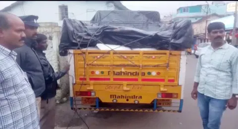 கோத்தகிரியில் 2 டன் ரேஷன் அரிசி கடத்தல்