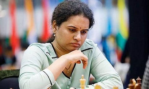 உலக பிளிட்ஸ் செஸ் போட்டி: வெள்ளி பதக்கம் வென்ற இந்திய வீராங்கனை கோனேரு ஹம்பி