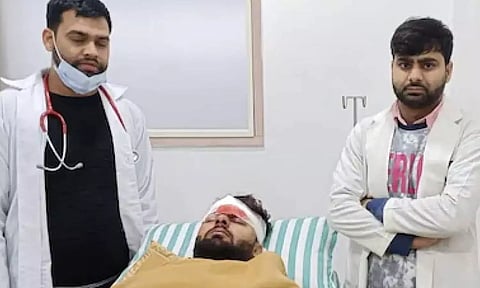 கார் விபத்தில் சிக்கி படுகாயம்: ரிஷப் பண்ட், டெல்லி ஆஸ்பத்திரிக்கு மாற்றம்