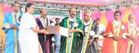 1,150 பேருக்கு  அமைச்சர் பெரியகருப்பன் பட்டம் வழங்கினார்