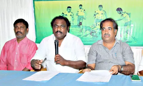 தமிழ்நாடு அமைச்சூர் கபடி கழக தலைவர் சோலைராஜா பேட்டி அளித்தார்.