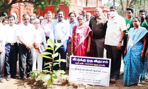 1 லட்சமாவது மரக்கன்று நட்ட கலெக்டர் தினேஷ் பொன்ராஜ் ஆலிவர்