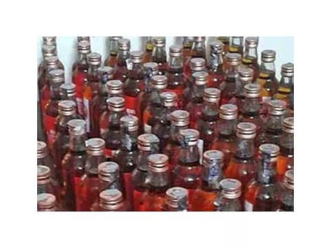 கோவையில் மதுபாட்டில்கள் பறிமுதல்