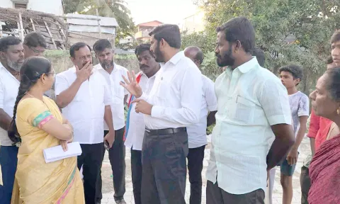 தாமரைக்குளத்தை முகம்மது ஷா நவாஸ் எம்.எல்.ஏ. பார்வையிட்டர்.