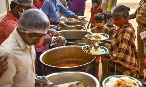 ஞானஸ்நான நிகழ்ச்சியில் கெட்டுப்போன உணவை சாப்பிட்ட 100 பேர் பாதிப்பு- விசாரணைக்கு உத்தரவிட்ட கேரள அமைச்சர்