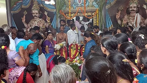 சொர்க்கவாசல் வழியாக பெருமாள் எழுந்தருளிய காட்சி.