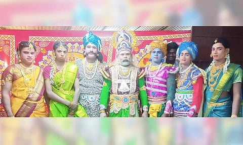 ருக்மாங்கதன் சரித்திர நாடகத்தில் நடித்த கிராமமக்கள்.