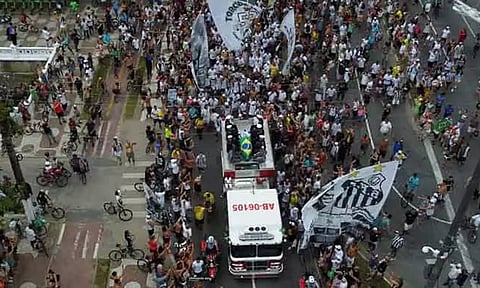 கண்ணீருடன் விடையளித்த ரசிகர்கள்