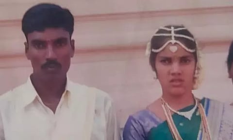 விபத்தில் பலியான ராஜேந்திரன்-தேவி (திருமணத்தின் போது எடுத்தப்படம்).