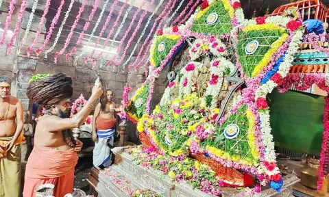 தருமபுரம் ஆதீனம் வழிபாடு செய்தார்.