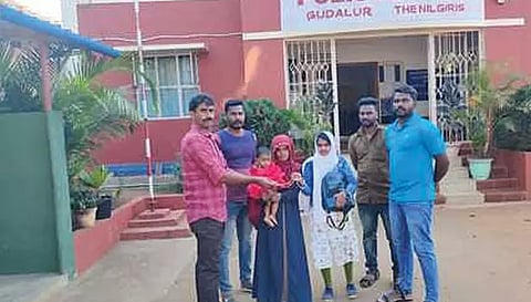 கூடலூரில் ஆட்டோவில் நகையுடன் கைப்பையை தவறவிட்ட பெண்