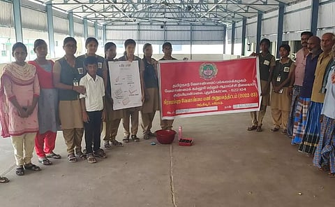 விதை நேர்த்தி பற்றி வேளாண் துறை கல்லூரி மாணவிகள் செயல் விளக்கம்