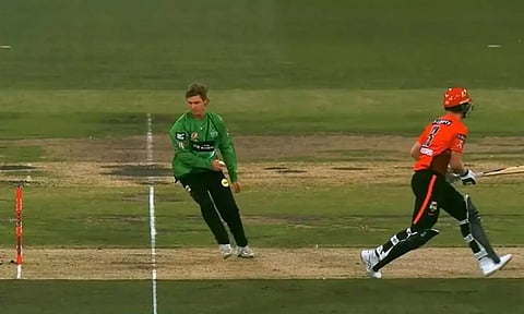 மன்கட் செய்த ஆடம் ஜம்பா...நாட் அவுட் கொடுத்த நடுவர்கள்