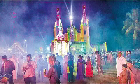 தேர்பவனி நடந்தபோது எடுத்தபடம்.