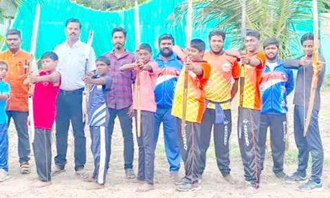 மாணவர்களுக்கு வில்வித்தை பயிற்சி நடந்தது.