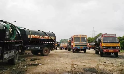 தனியார் லாரிகள் கழிவுநீரை கண்ட இடத்தில் ஊற்றினால் ரூ.25 ஆயிரம் அபராதம்