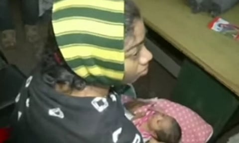 மீட்கப்பட்ட குழந்தையுடன் தாய் மஹபூப் ஜான் 