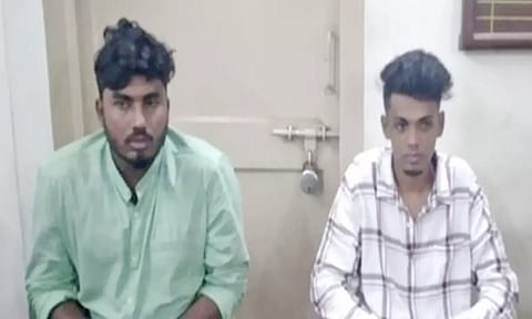 கைதானவர்களை படத்தில் காணலாம்.