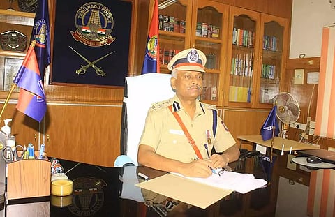 நெல்லை மாநகர புதிய  போலீஸ் கமிஷனராக ராஜேந்திரன் பொறுப்பேற்று கொண்ட போது எடுத்தபடம்.