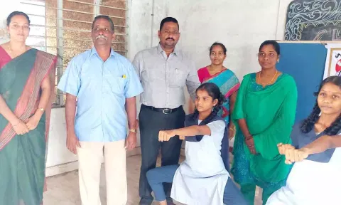 மாணவிகளுக்கு தற்காப்பு கலை பயிற்சியை கராத்தே சுந்தர்ராஜன் தொடங்கி வைத்தார்.