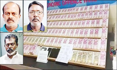 பறிமுதல் செய்யப்பட்ட கள்ள நோட்டுக்கள். நல்லக்கனி, அஜய்சிங், சுப்பிரமணியன்