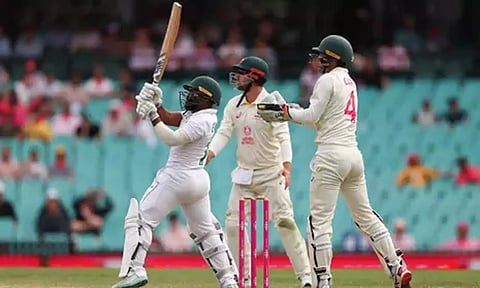 ஆஸ்திரேலிய அணி 475 ரன் குவித்து டிக்ளேர்- தென் ஆப்பிரிக்கா திணறல்