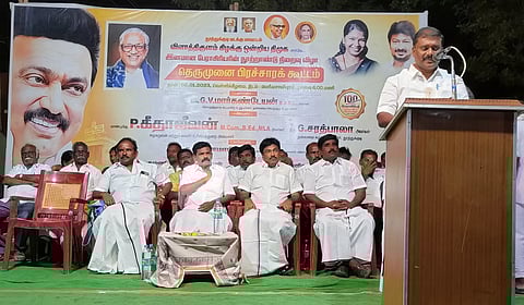 பெரியசாமிபுரம் கிராமத்தில் பேராசிரியர் அன்பழகன் நூற்றாண்டு நிறைவு விழாவில் மார்க்கண்டேயன் எம்.எல்.ஏ. பேசியபோது எடுத்த படம்.