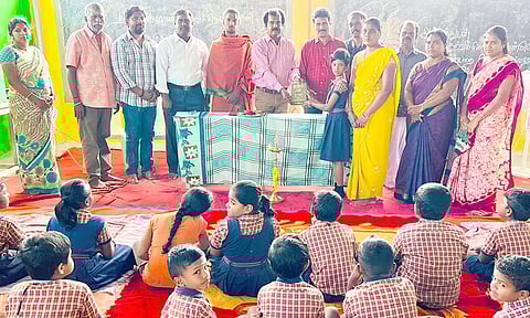 விழாவில் மாணவர்களுக்கு தேவார புத்தகம் வழங்கப்பட்டது.