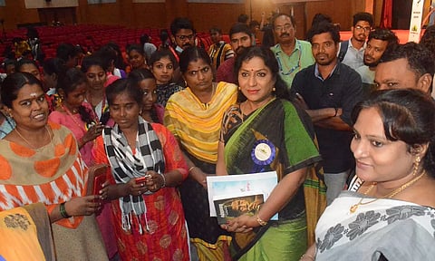 அண்ணா நூற்றாண்டு நூலக வளாகத்தில் தமிழ் மணம் கமழ்கிறது- சென்னை இலக்கிய திருவிழாவில் குவியும் பிரபலங்கள்