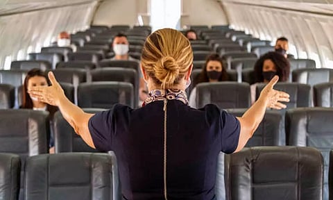 ஆகாயத்திலும் அரங்கேறும் சில்மிஷ அத்துமீறல்கள்- விமான பணிப்பெண்ணை அருகில் அமரசொல்லி அடம்பிடித்த 2 வெளிநாட்டினர்